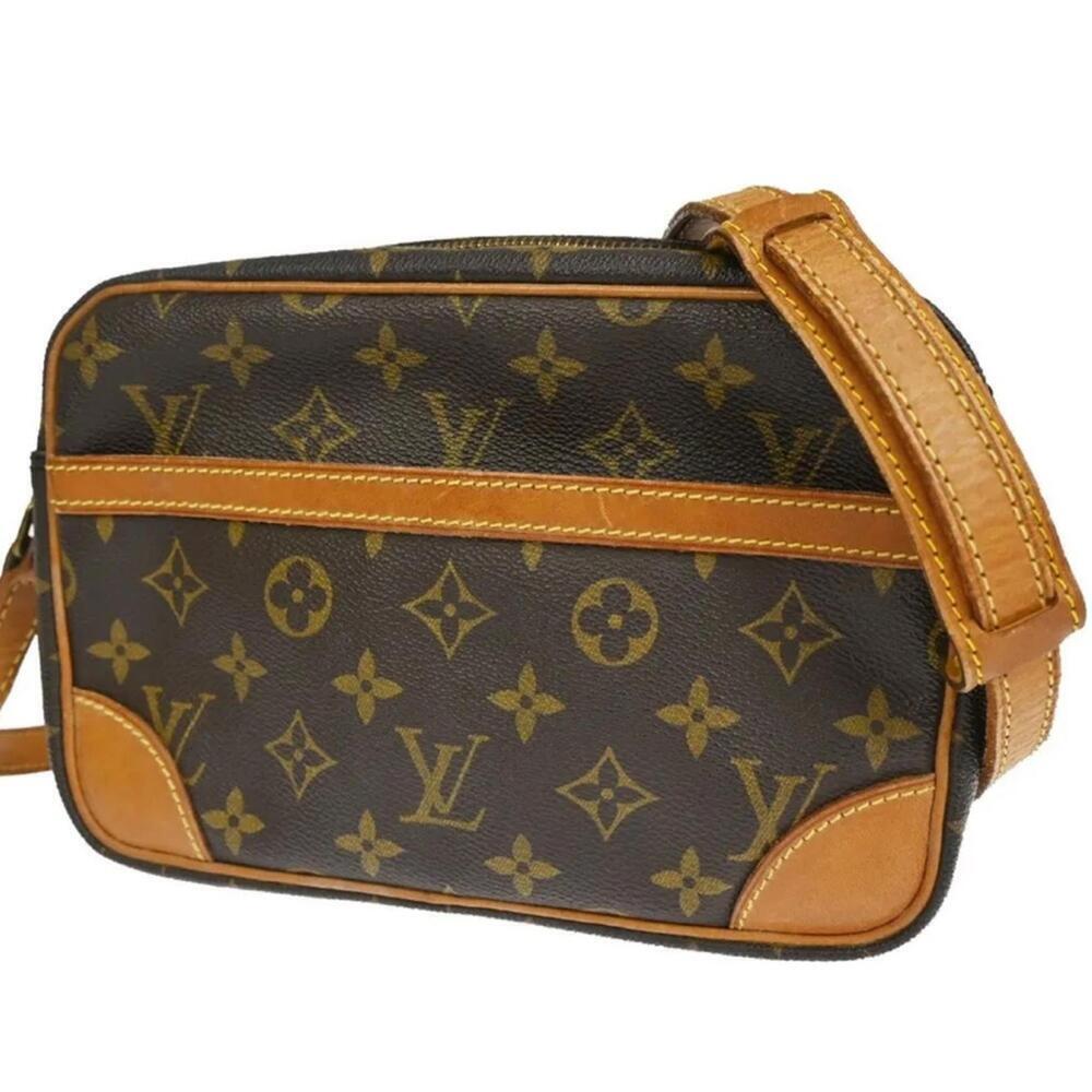 LOUIS VUITTON Monogram Trocadero 24
Crossbody Bag - Picture 2 of 10